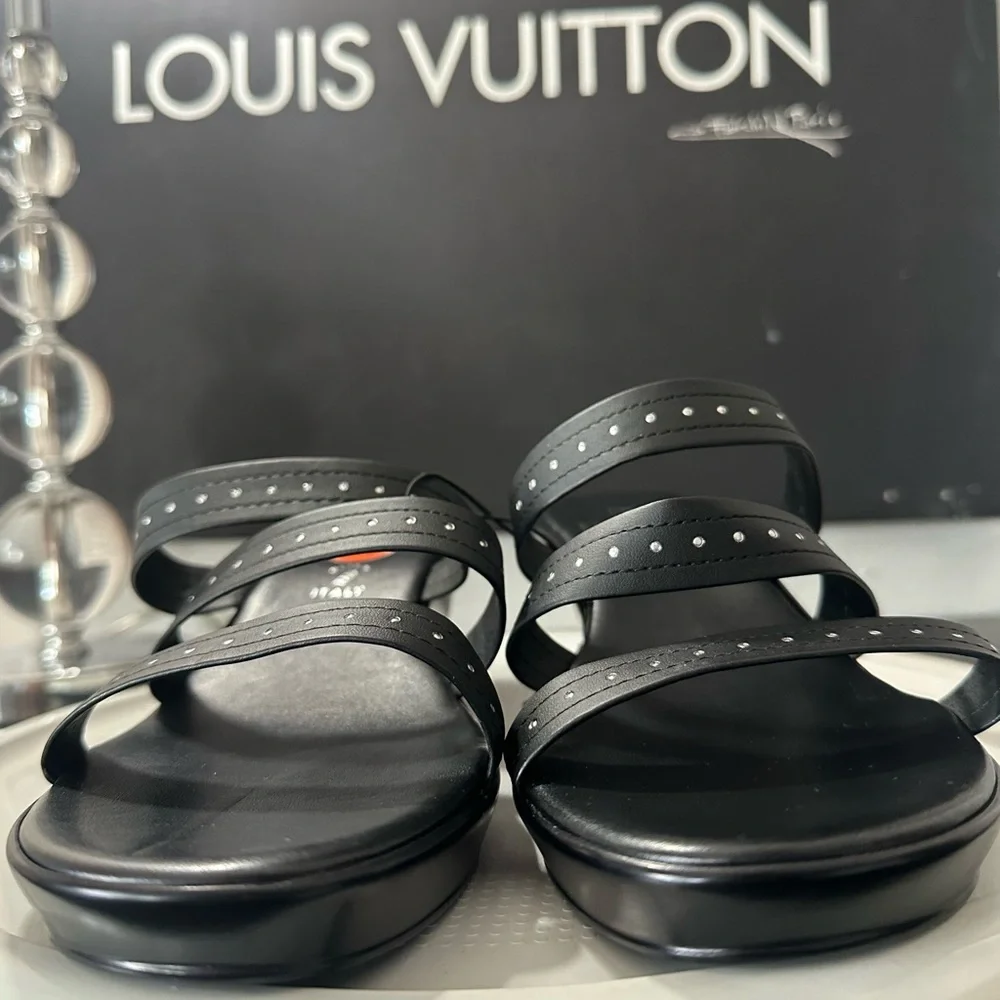 🆕Italian Shoemakers Wedges